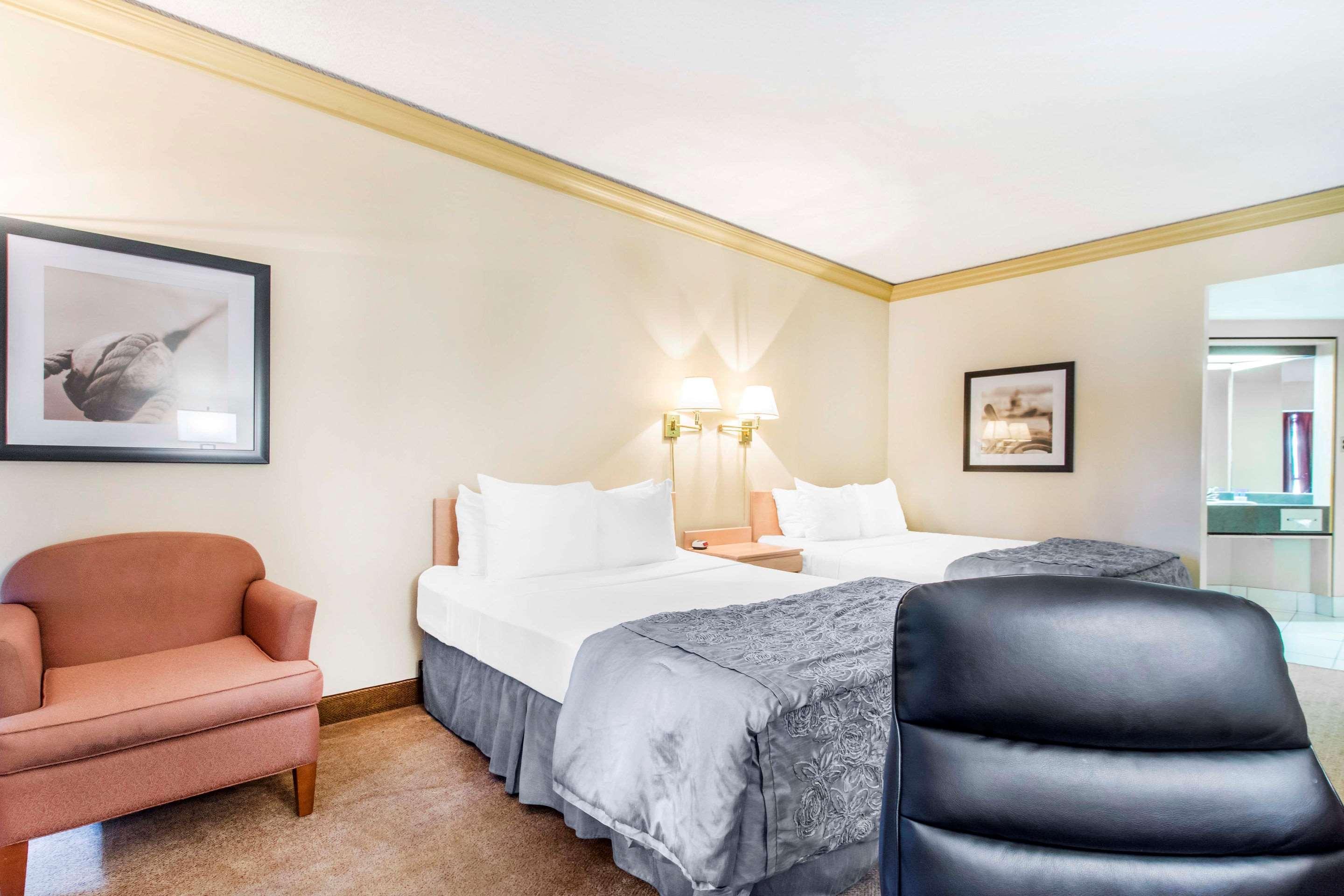 Rodeway Hotel 3*